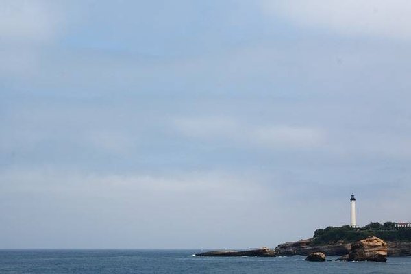 Découvrez le charme du camping sur la Côte Basque en bord de mer : Un guide pour des vacances inoubliables