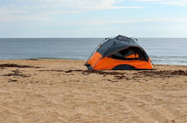 Top 5 des campings adaptés aux amateurs de sports nautiques en bord de mer