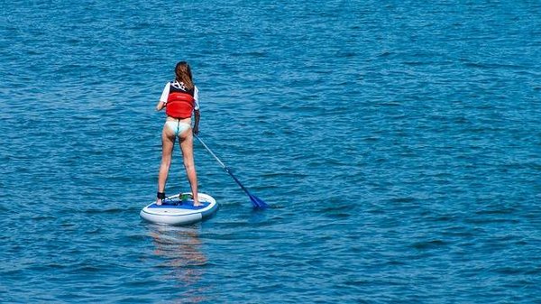 Escapade en famille sur la côte Atlantique : les activités nautiques en mer à faire avec les enfants