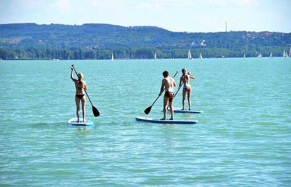 Camping et paddle dans le Var : les criques à explorer en stand up paddle