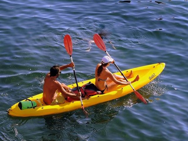 Les plages cachées de la côte basque accessibles en kayak